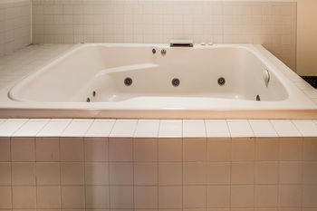 Hotel Quality Inn & Suites Outlet Village