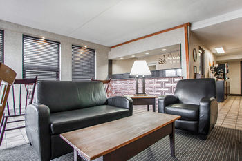 Hotel Quality Inn & Suites Outlet Village