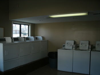 Hotel Admiralty Suites & Inn