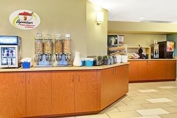 Super 8 Hotel Lachenaie Terrebonne
