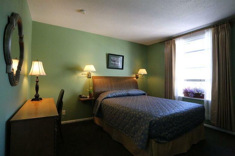 James Bay Inn Hotel & Suites