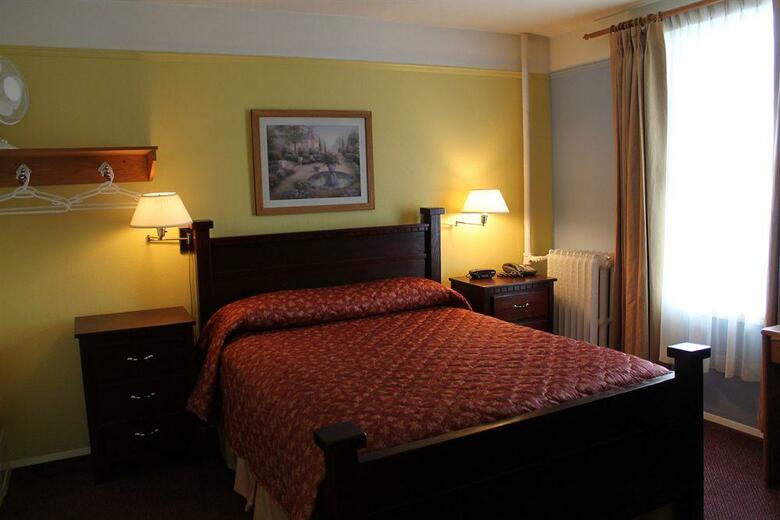 James Bay Inn Hotel & Suites