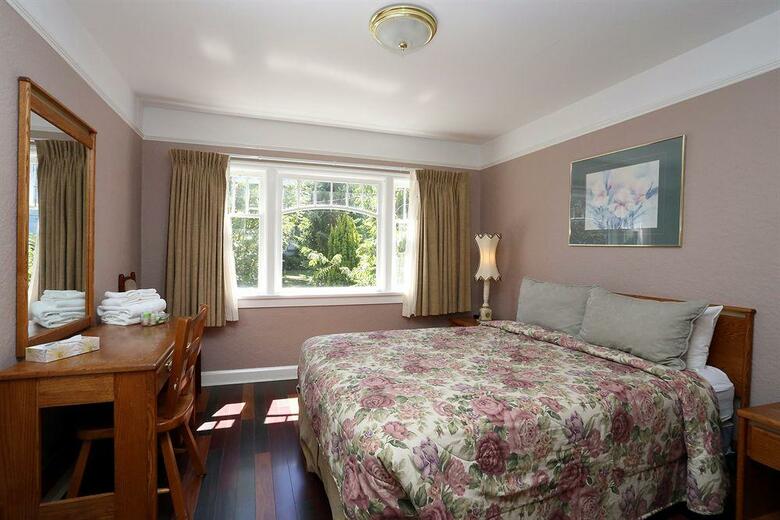 James Bay Inn Hotel & Suites