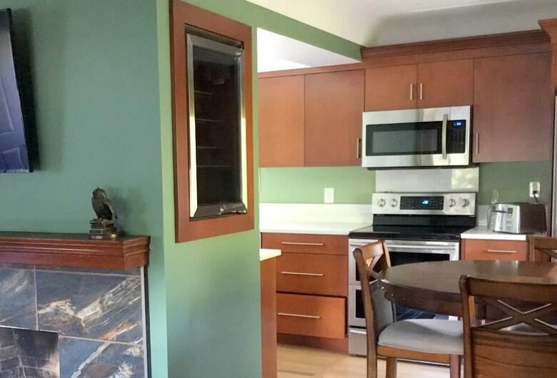 James Bay Inn Hotel & Suites