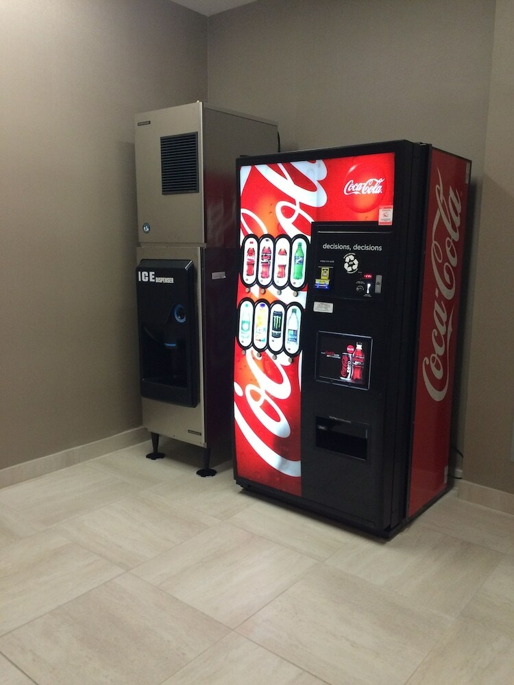Hotel Meridian Inn & Suites