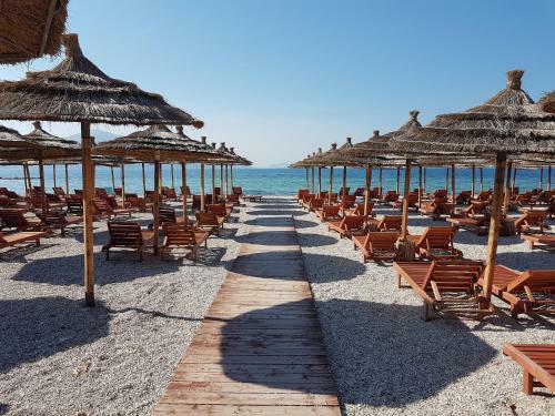 Flori Beach Apartment Radhime