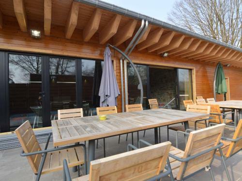 Luxurious Holiday Home In Waimes With Jacuzzi