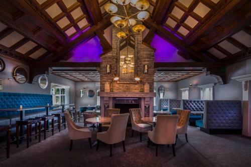 Treacys Oakwood Hotel