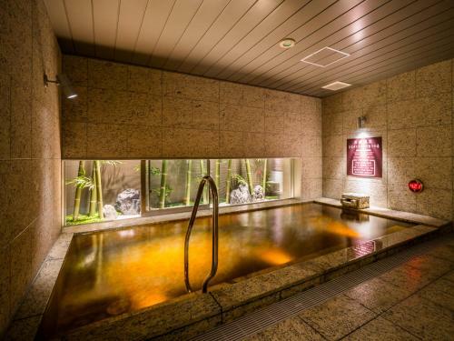 Super Hotel Premier Osaka Hommachi