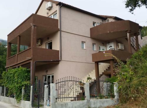 Apartments Lav Costas