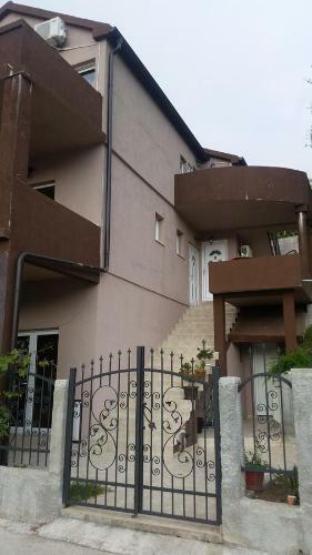 Apartments Lav Costas