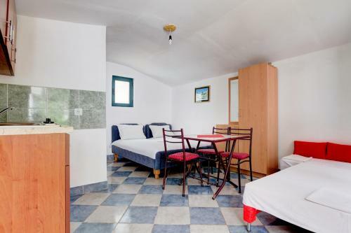 Apartamentos Raj Mira