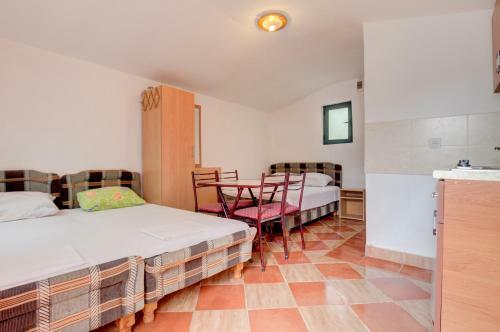 Apartamentos Raj Mira