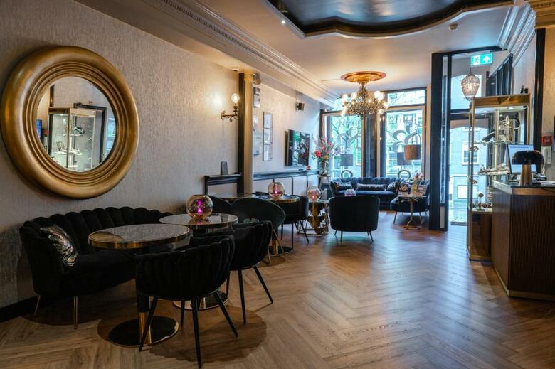 Hotel 83