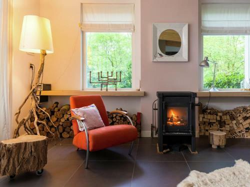 Spacious Holiday Home In The Woods In Doldersum