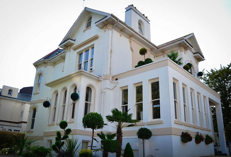 Hostal Washington House Hotel