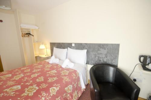 Hostal Bridge House Guest House