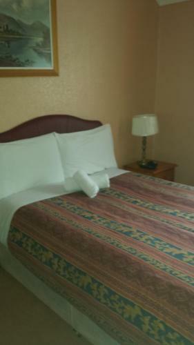 Hostal Bridge House Guest House