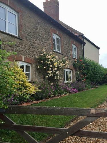 Rew Farm Country & Equestrian Accommodation