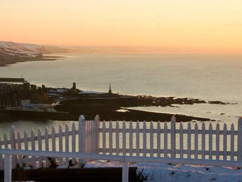 Cliff Railway Apartment