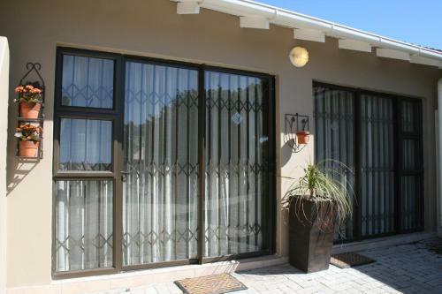 Bed & Breakfast Corner House Accommodation