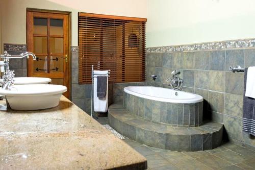 Izapa Bush And Game Lodge