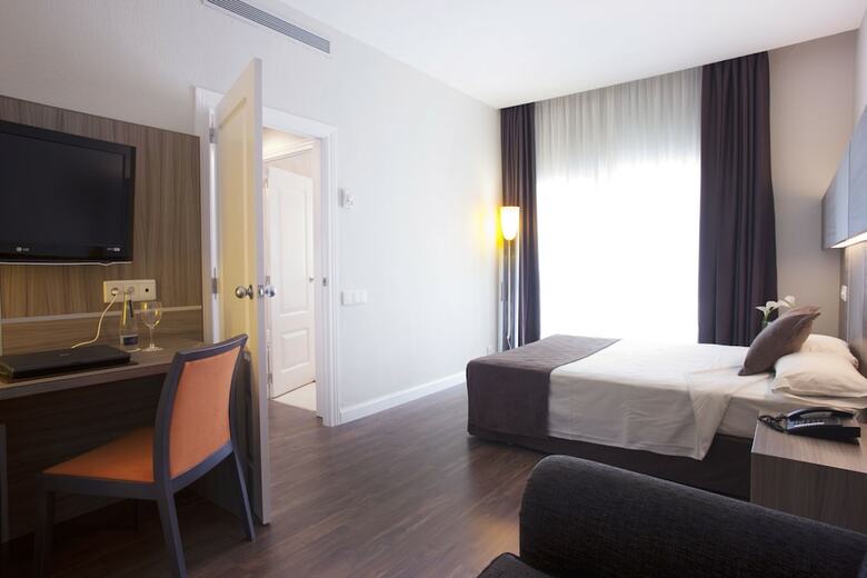 Hotel Serrano