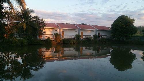 Baanpooya Hotel And Resort