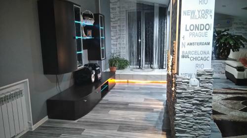 Stone City Apartment In Park Zone