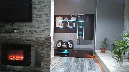 Stone City Apartment In Park Zone