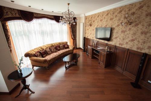 Apartment On Franzuskiy Boulevard 9