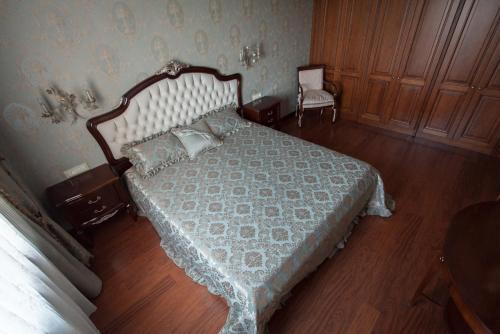 Apartment On Franzuskiy Boulevard 9