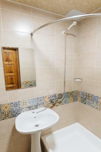 Hostal Trip.le Guest House