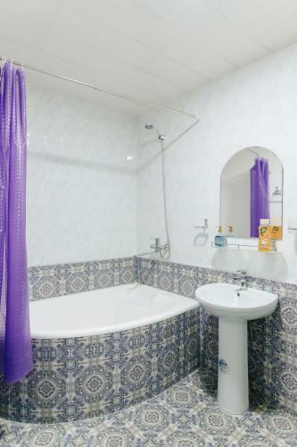 Hostal Trip.le Guest House