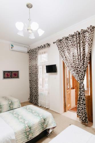 Hostal Trip.le Guest House