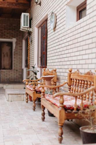 Hostal Trip.le Guest House