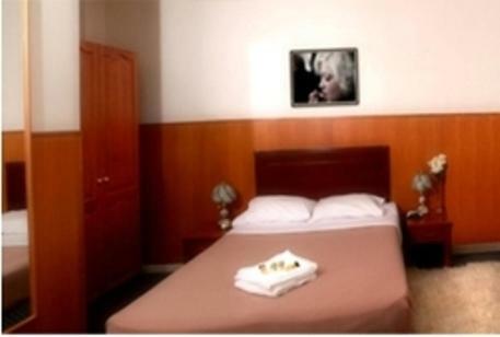 Holiday Lodge Hotel