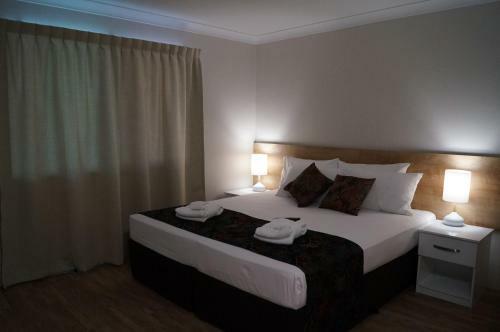 Castle Crest Motel