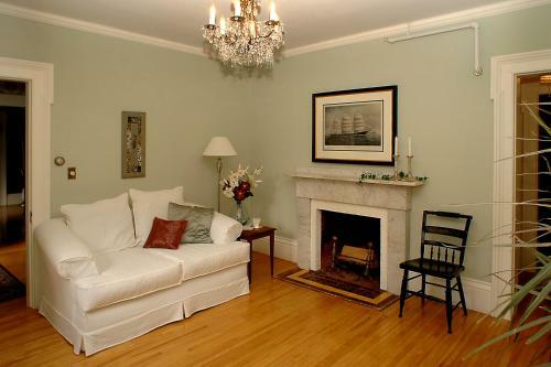 Benjamin F. Packard House Bed And Breakfast