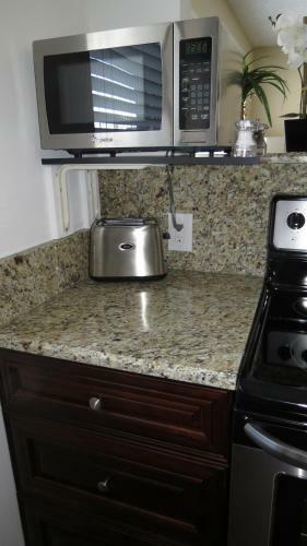 Beach Ridge Apartment