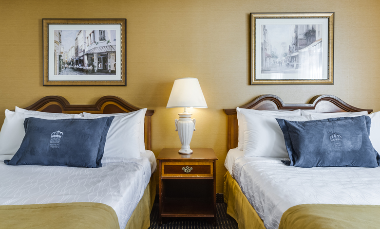 Hotel Monte Carlo Inn Airport Suites