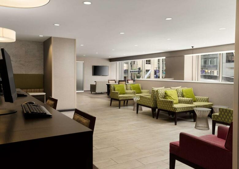 Hotel Avenue Crowne Plaza Chicago