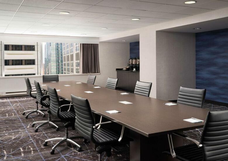 Hotel Avenue Crowne Plaza Chicago