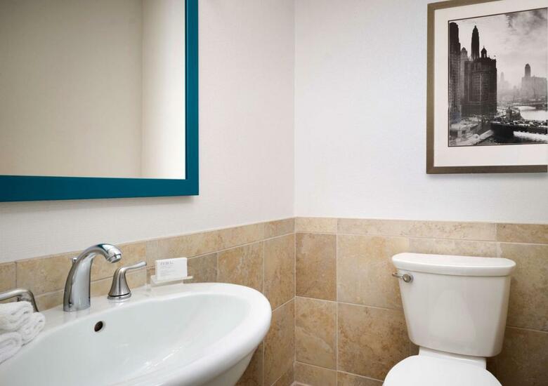 Hotel Avenue Crowne Plaza Chicago