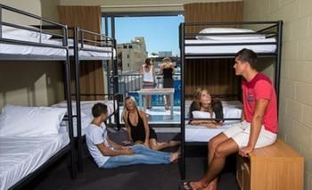 Gilligan's Backpackers Hotel And Resort