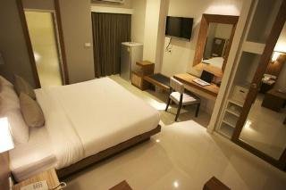 Hotel April Suites