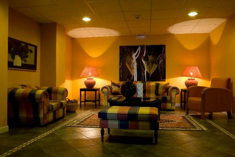 Hotel Monta�es