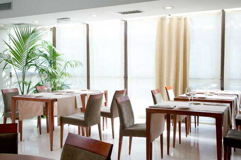 Hotel NH Pirineos