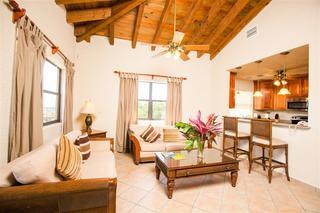Hotel Clarion Suites Roatan At Pineapple Villas