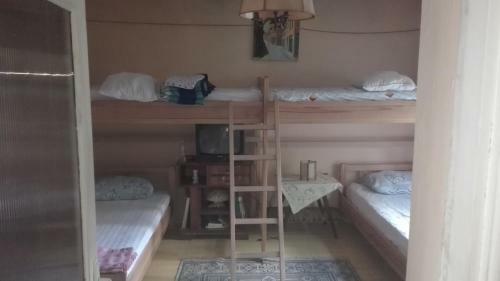Hostal Guest House At Home